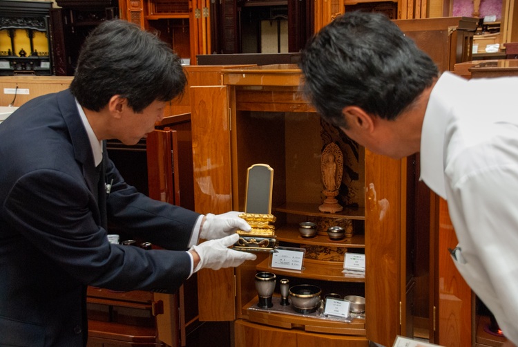 繰り出し位牌（回出位牌）とは？文字入れの費用についても解説