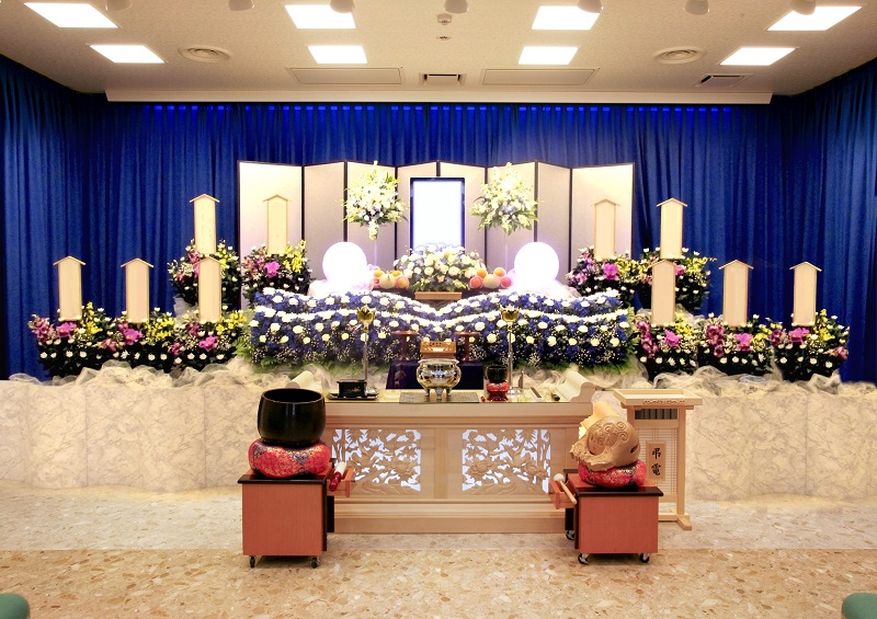 【3階 式場30席】<br />
様々な葬儀に対応出来る、ゆとりある広さの葬儀式場です。